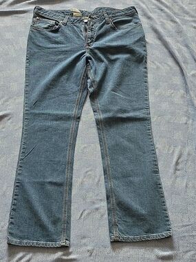 Classic Women's Blue Jeans - Straight Leg